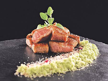 Food LE Restaurant & Asian Tapas Bar Pan-served grade 9 Australian Wagyu beef