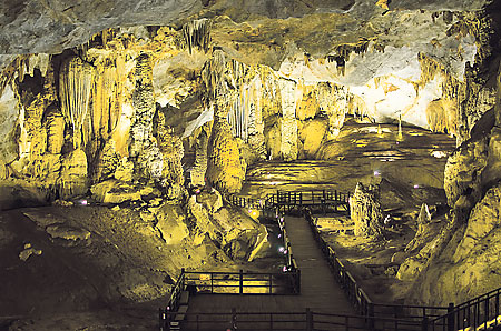 Travel UNESCO World Heritage Sites Phong Nha-Ke Bang National Park, Vietnam