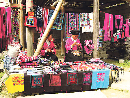 Travel SingExpress Guilin Southern China Ethnic culture and dressing