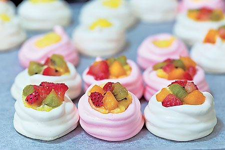 Food Recipe Mini Pavlovas Deborah Yap