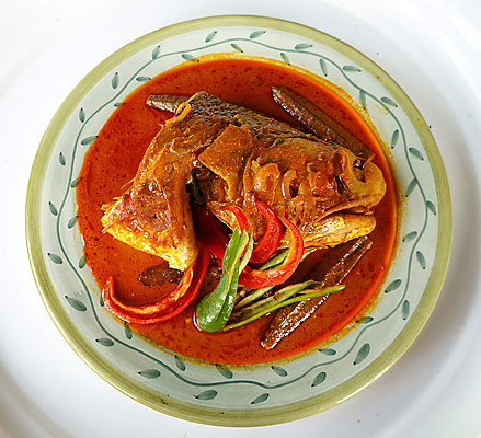 Local food hawker singaporean favourite dining family dinner lunch snack fish head curry