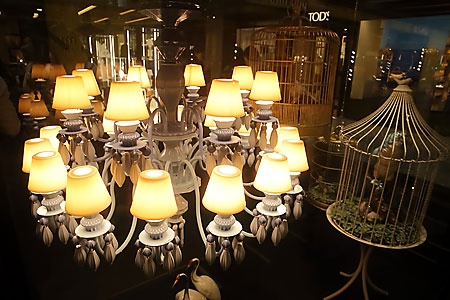 Lladro 60th anniversary chandelier collection reowned spanish porcelain art brand launch new concept lamps lighting exhibition auction works charity contemporary home decorations international belle de nuit limited edition