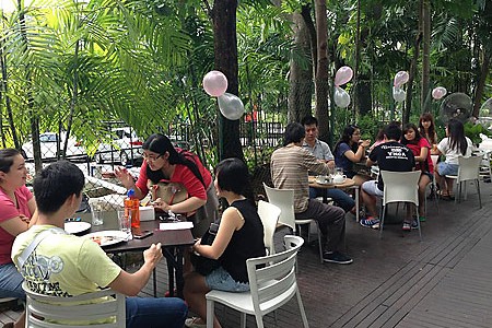 undergrads cafe sidewalk gallery cafe cuisine dining less fortunate NUS student initiative