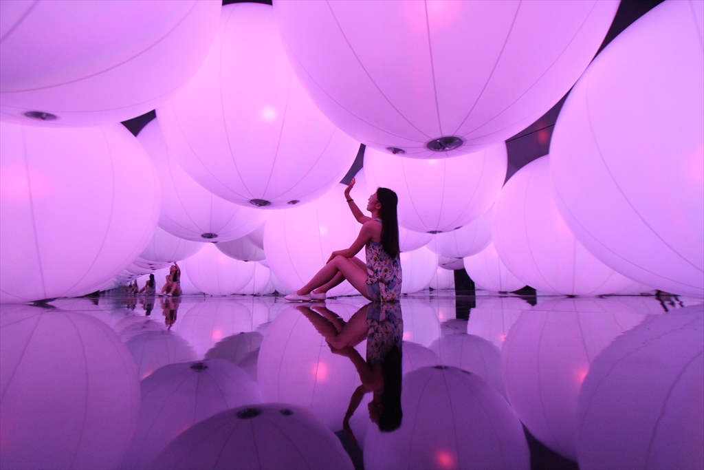 Teamlab Human Form teamLab_HOMOGENIZING AND TRANSFORMING WORLD - Weekender.Com.Sg